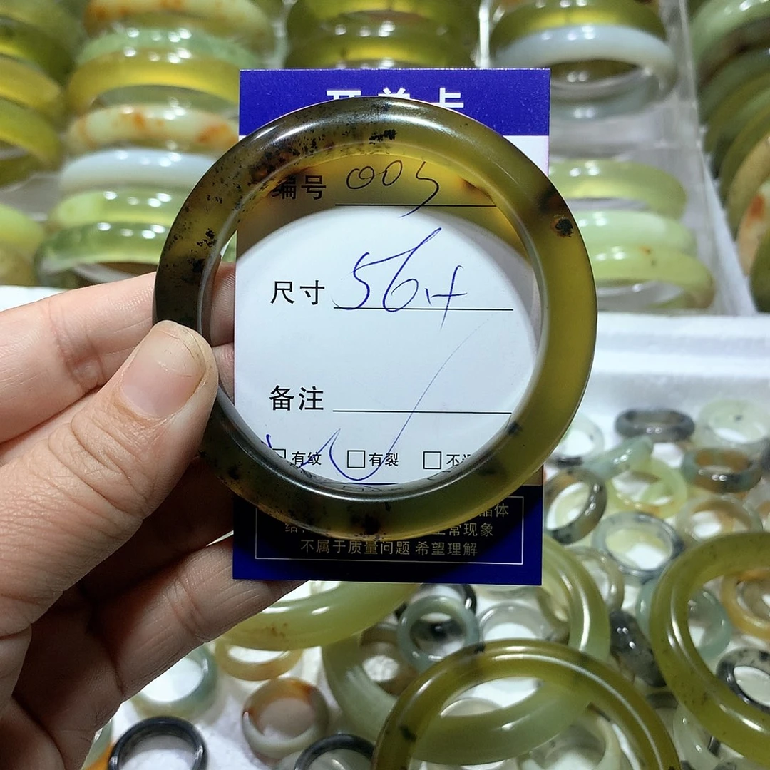 蛇纹石玉手镯未镶嵌