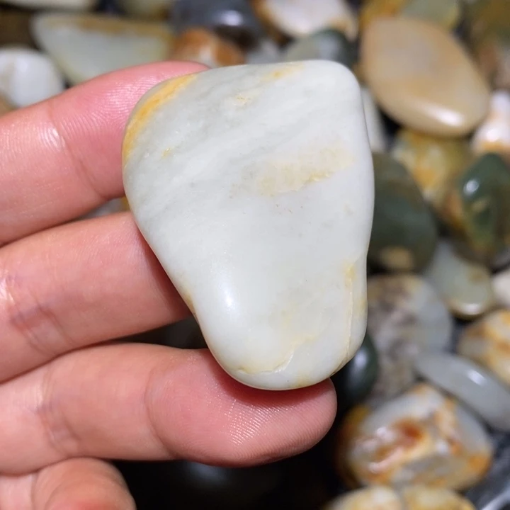 和田玉未镶嵌把件