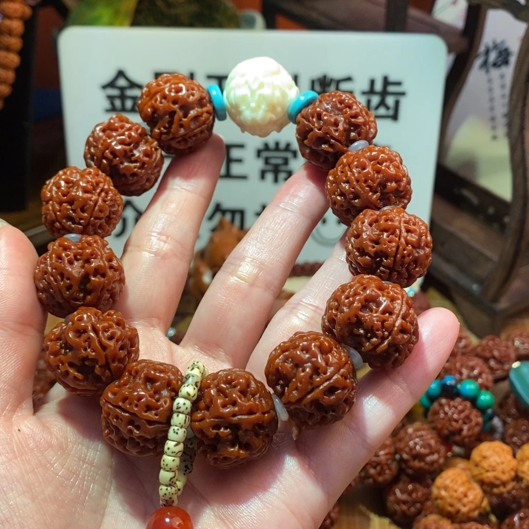 金刚菩提手串215。  红吗