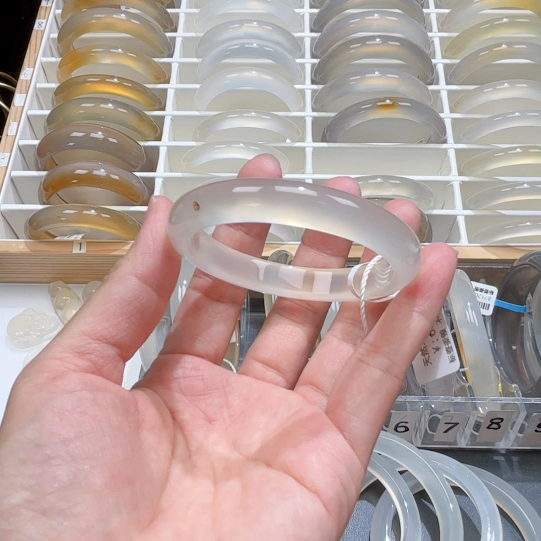 玛瑙/玉髓手镯未镶嵌6201