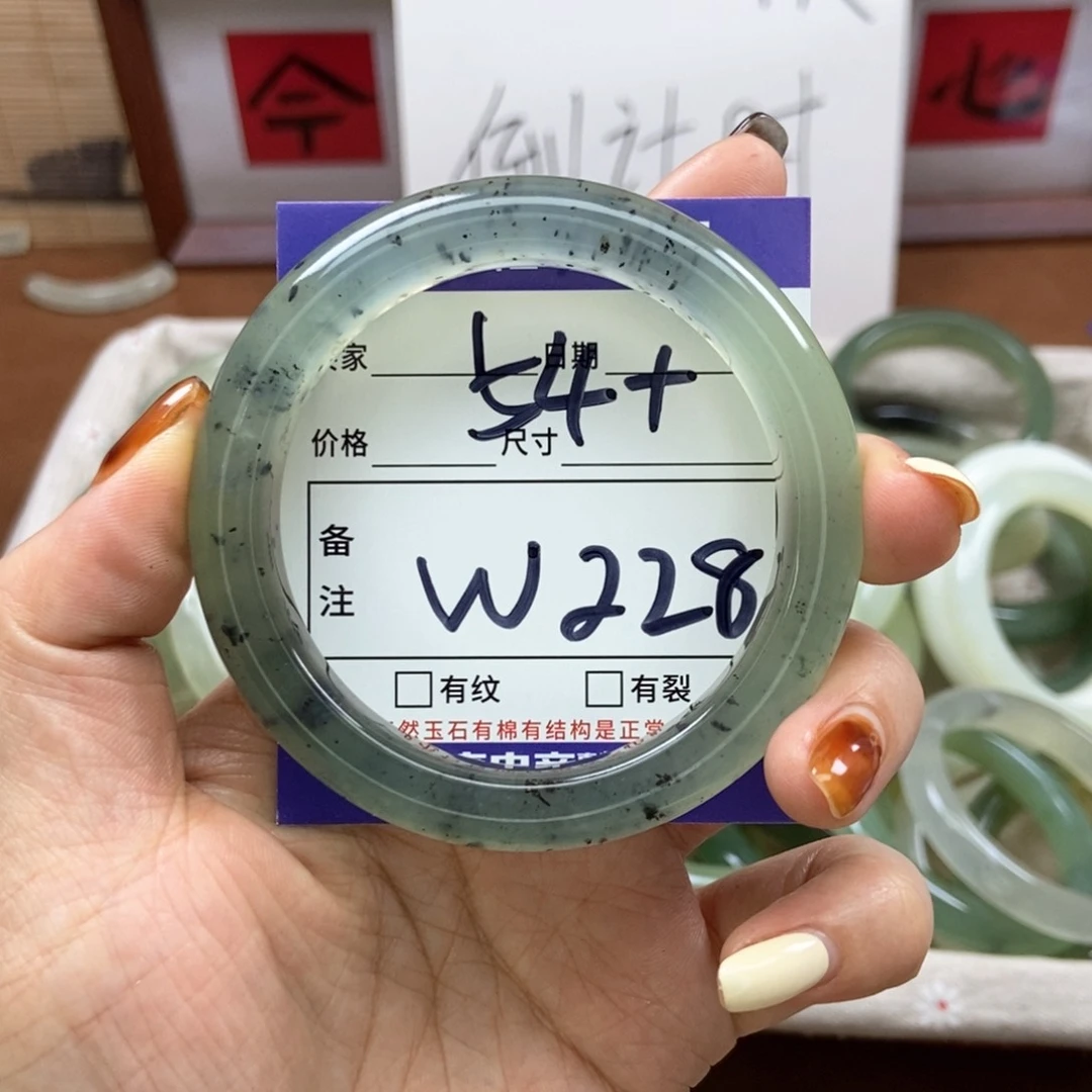 岫玉手镯手镯未镶嵌