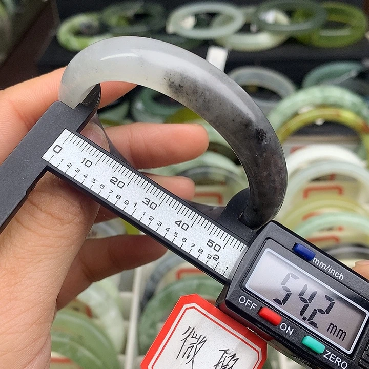 蛇纹石玉未镶嵌手镯353