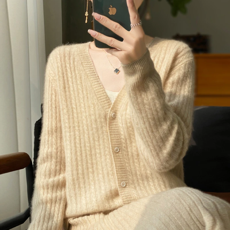 软糯质感100羊毛V领开衫女士秋冬新款外搭针织衫宽松薄款纯色毛衣