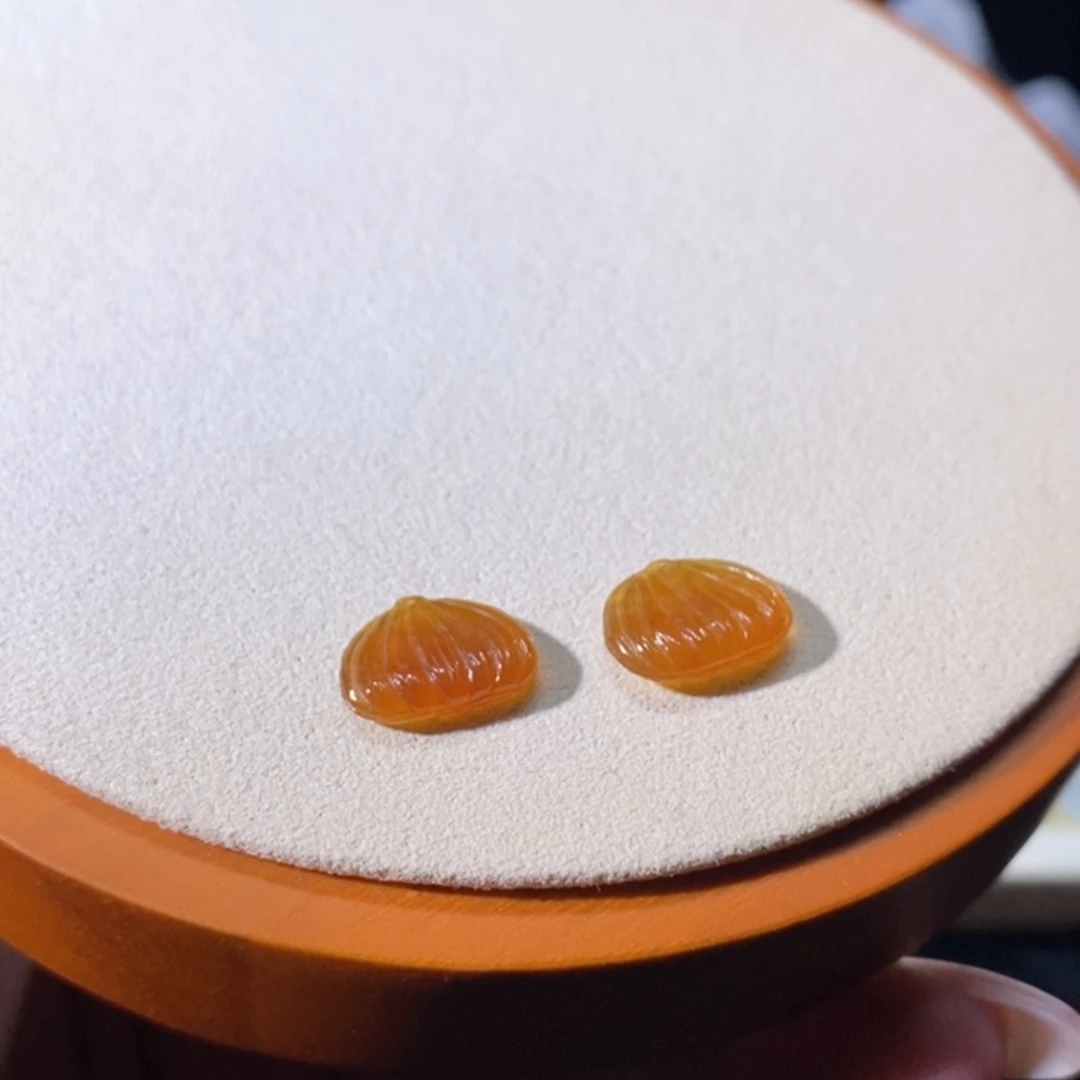 翡翠未镶嵌颈饰翡翠冰红翡小福贝一对