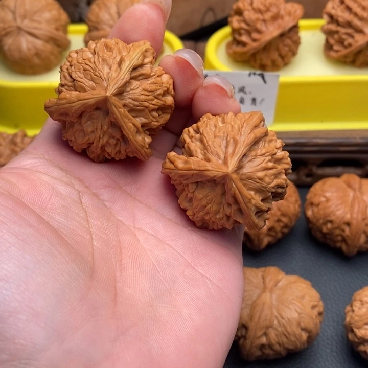 文玩核桃把件185盘山三棱37