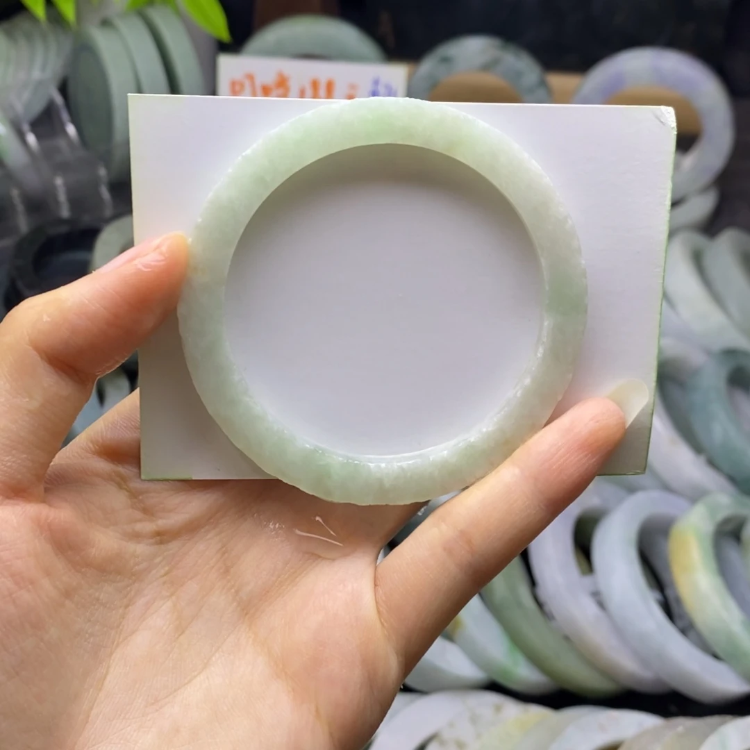 定制翡翠未镶嵌手镯