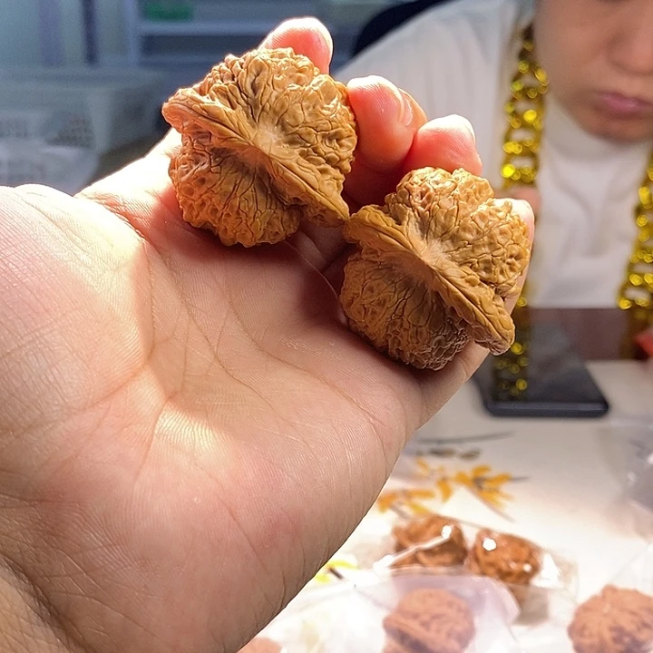 文玩核桃把件血麒麟066
