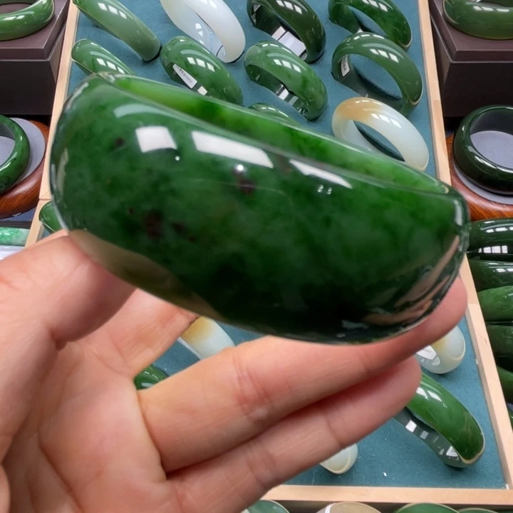 和田玉未镶嵌手镯