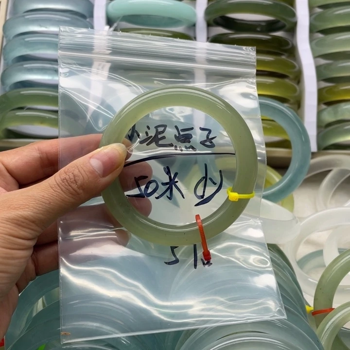 小***子蛇纹石玉未镶嵌手镯
