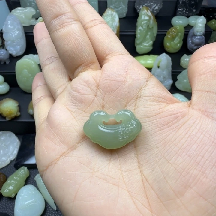 半***烟和田玉未镶嵌挂件