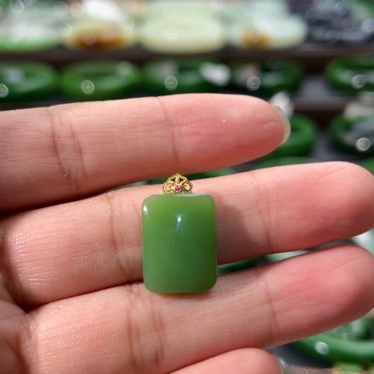 和田玉18K金镶嵌颈饰