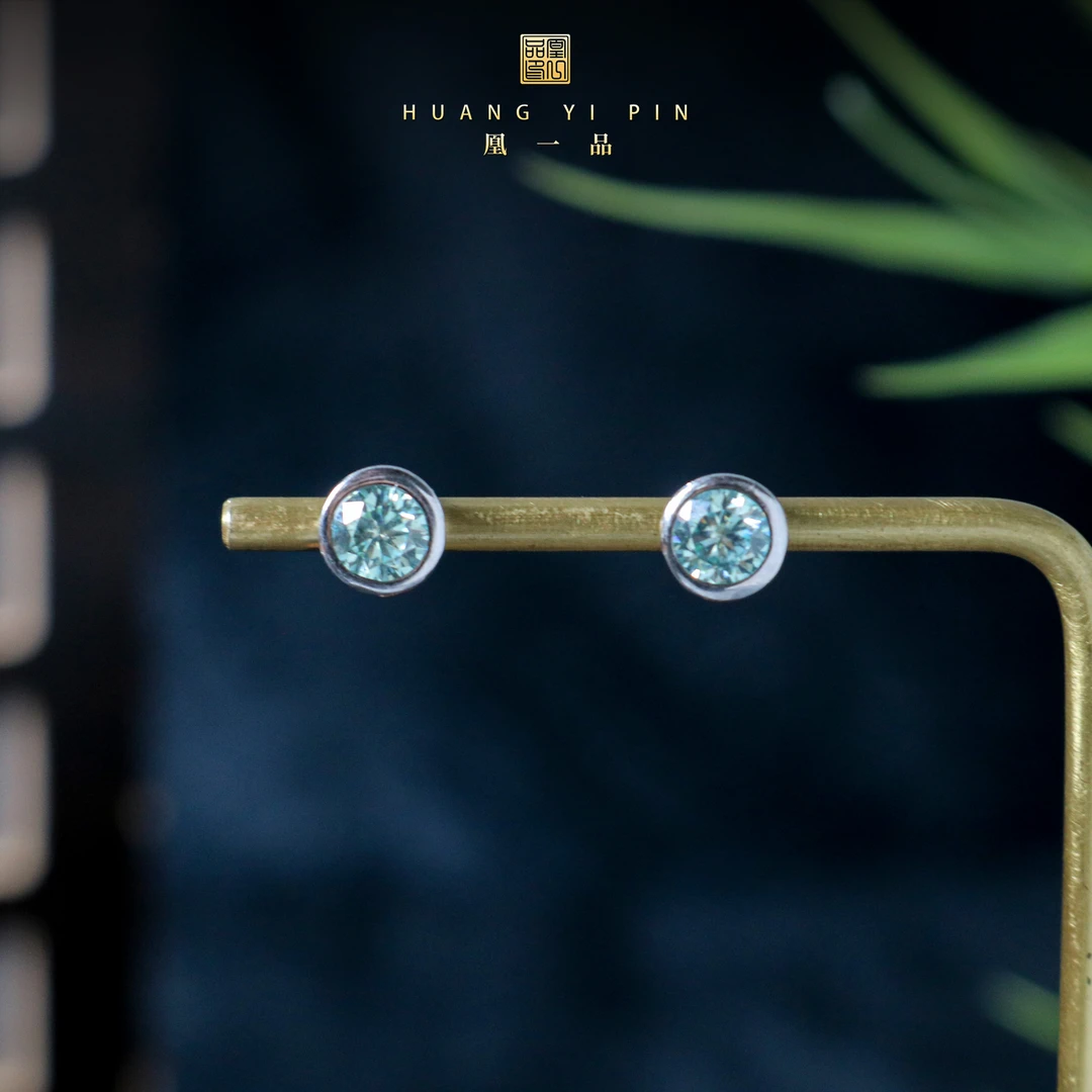 925银莫桑石耳饰 【凰一品】1克拉聚宝盆蔚蓝莫桑钻耳钉S925