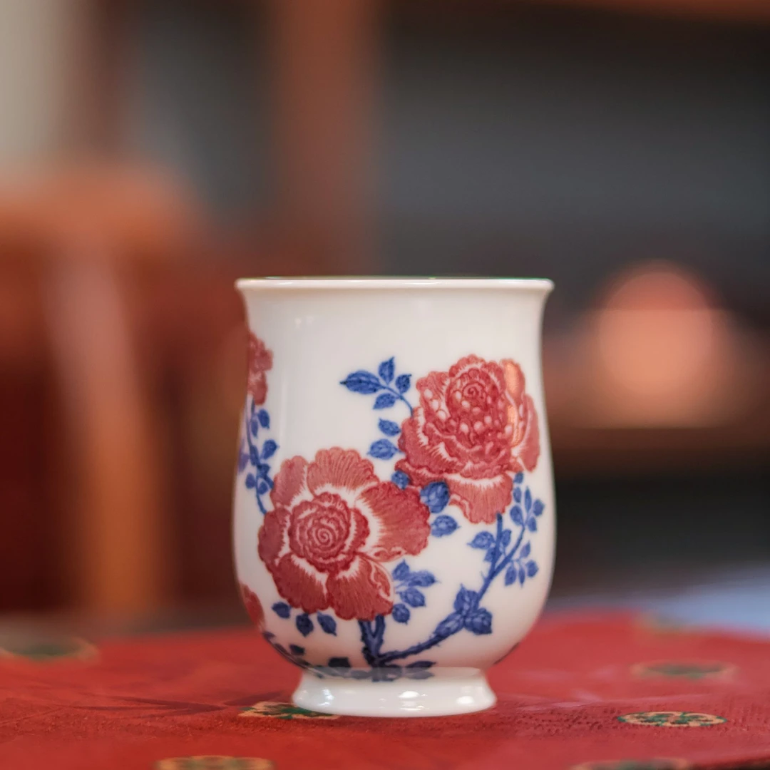 勤义堂青花釉里红月季花杯纯手工手绘