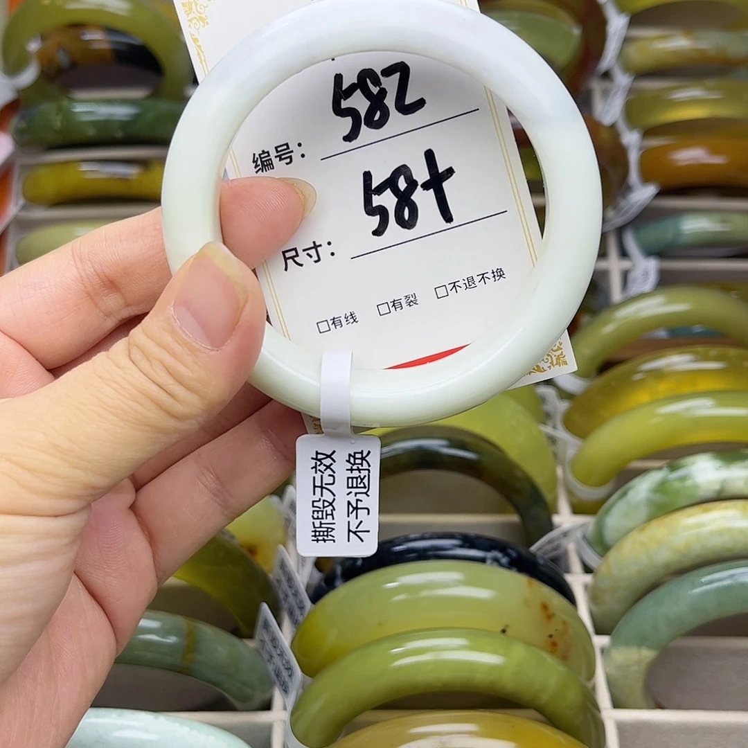 蛇纹石玉未镶嵌手镯