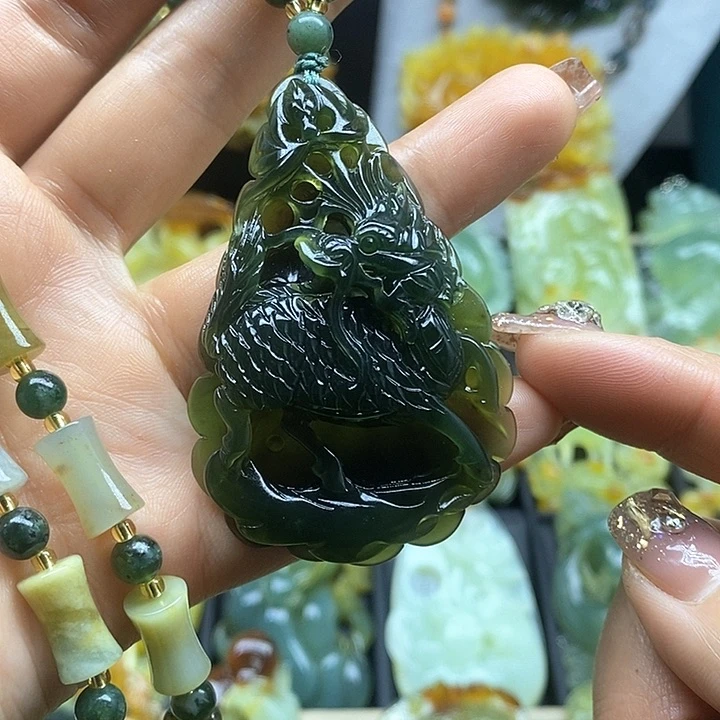 蛇纹石玉挂件未镶嵌