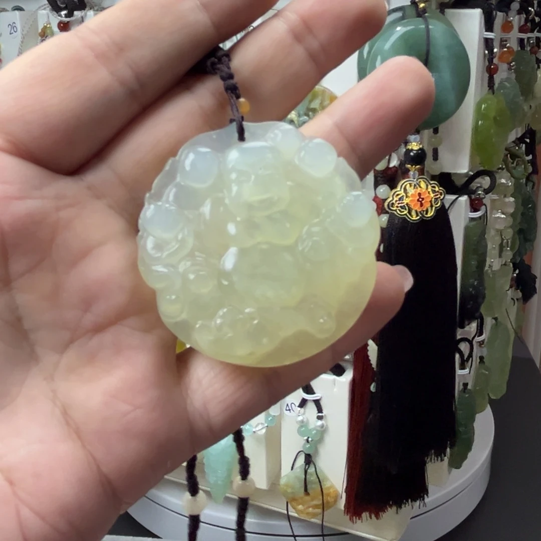 蛇纹石玉未镶嵌颈饰