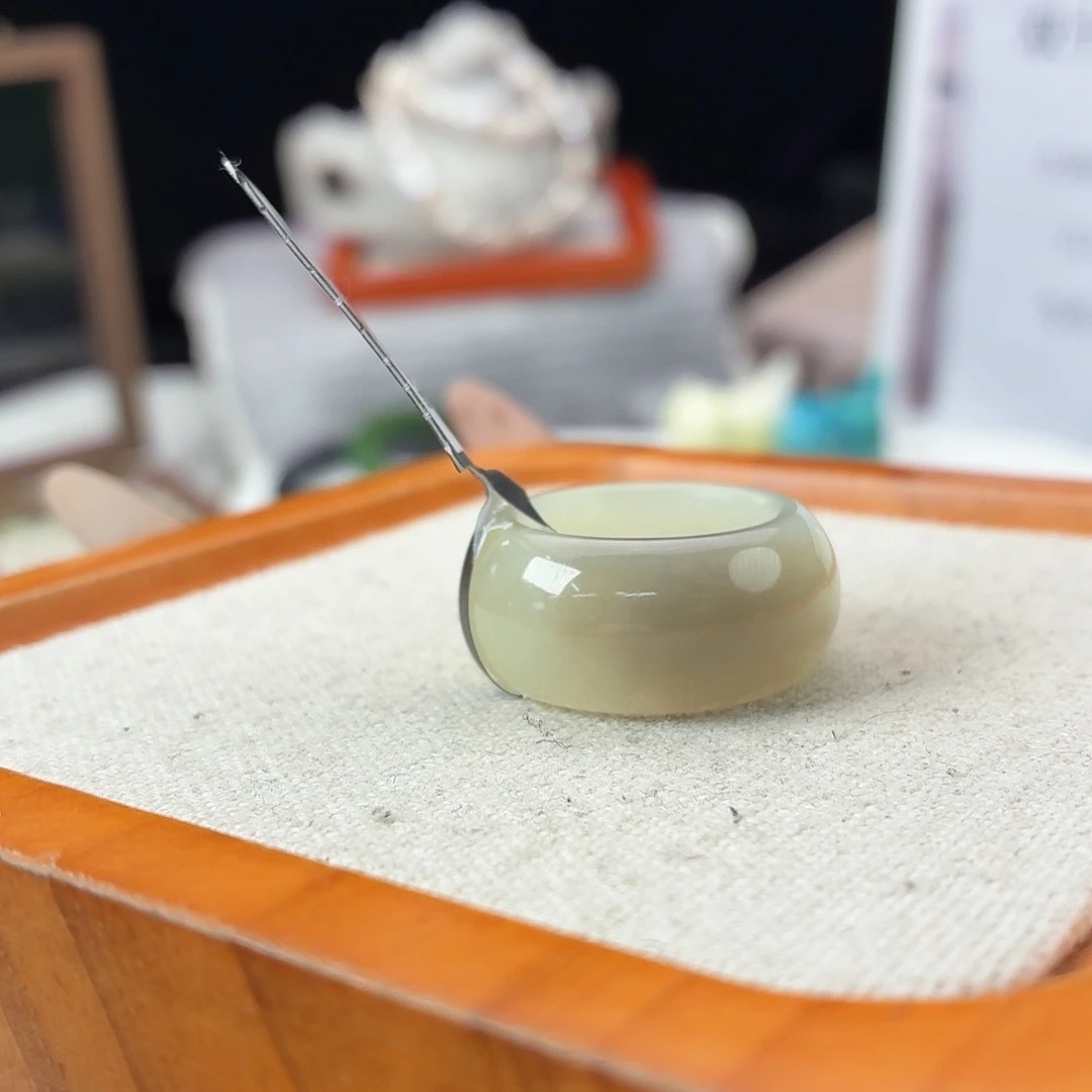 和田玉未镶嵌戒指c18烟灰轮胎17.5不退换