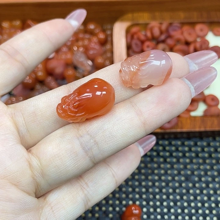 南红玛瑙未镶嵌颈饰貔貅