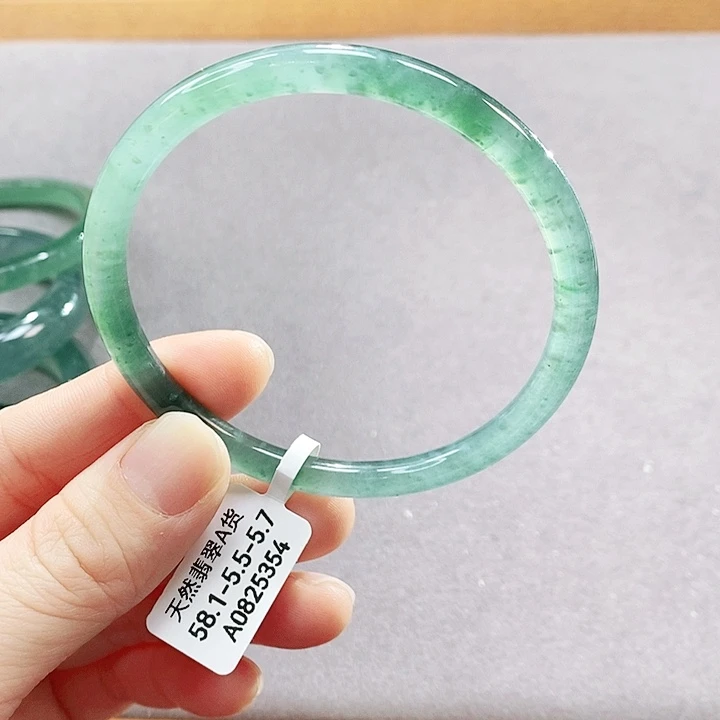 翡翠未镶嵌手镯（圆镯）