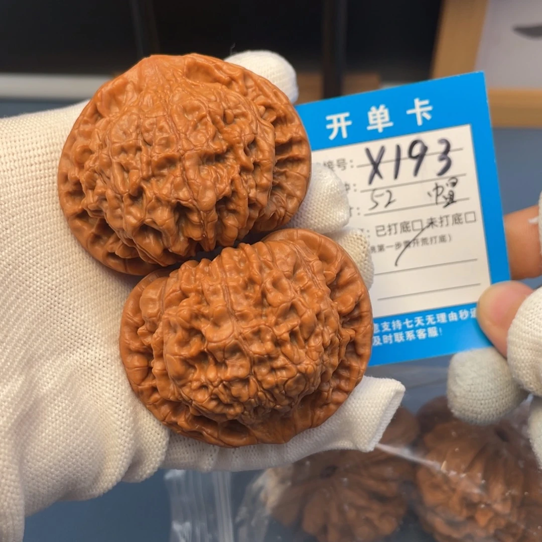 P***乐吊坠桃核文玩核桃
