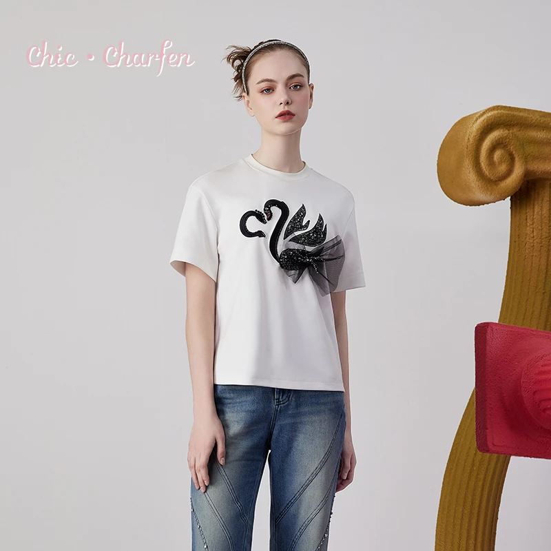 【媛媛专享】朝峰秋季休闲宽松圆领黑天鹅绣花针织CFE3A201-2001B