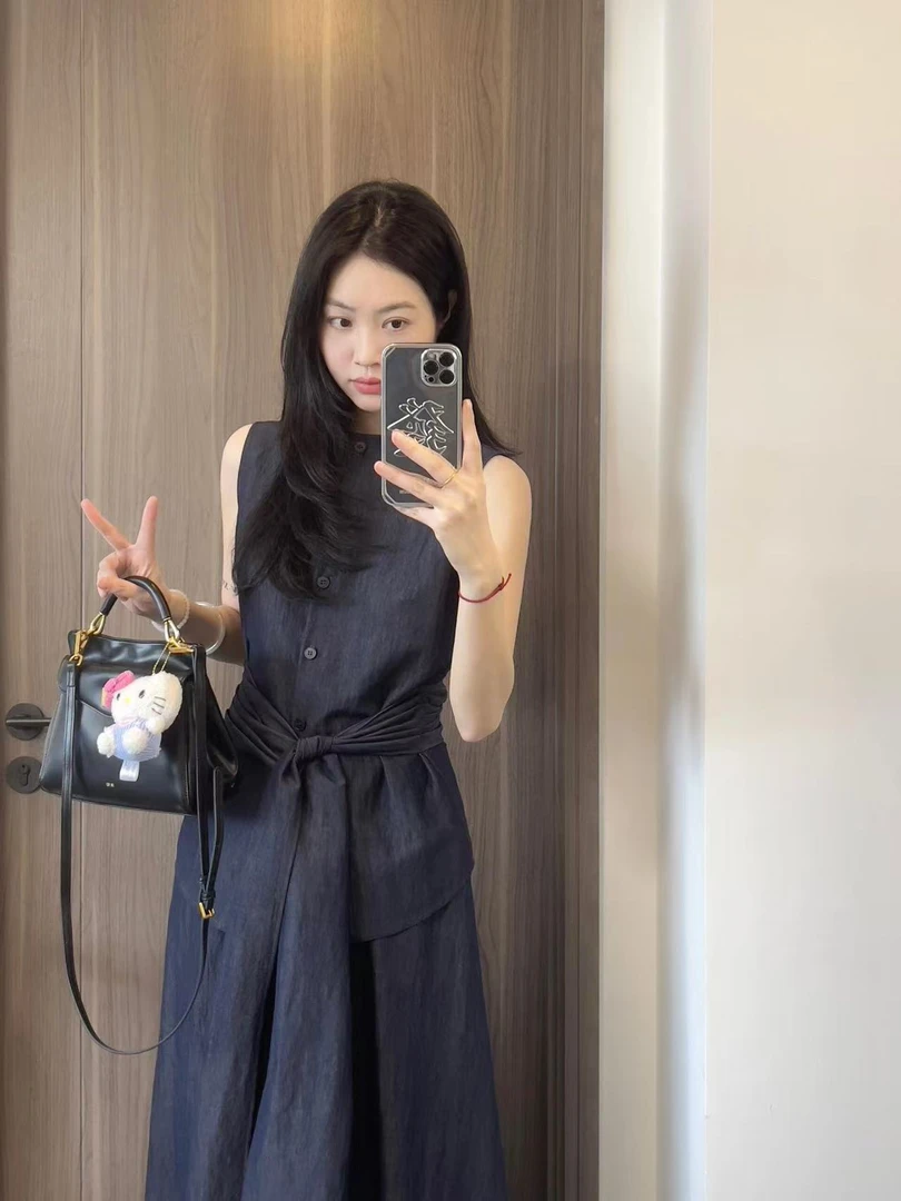 法式赫本风高级感藏青色无袖连衣裙夏季裙子小个子收腰显瘦背心裙