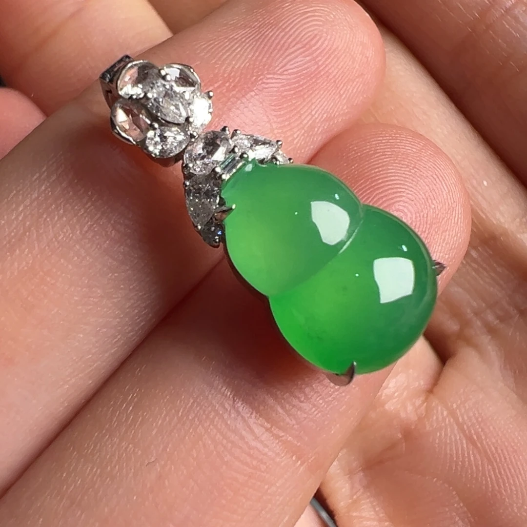 翡翠18K金镶嵌颈饰Y葫芦