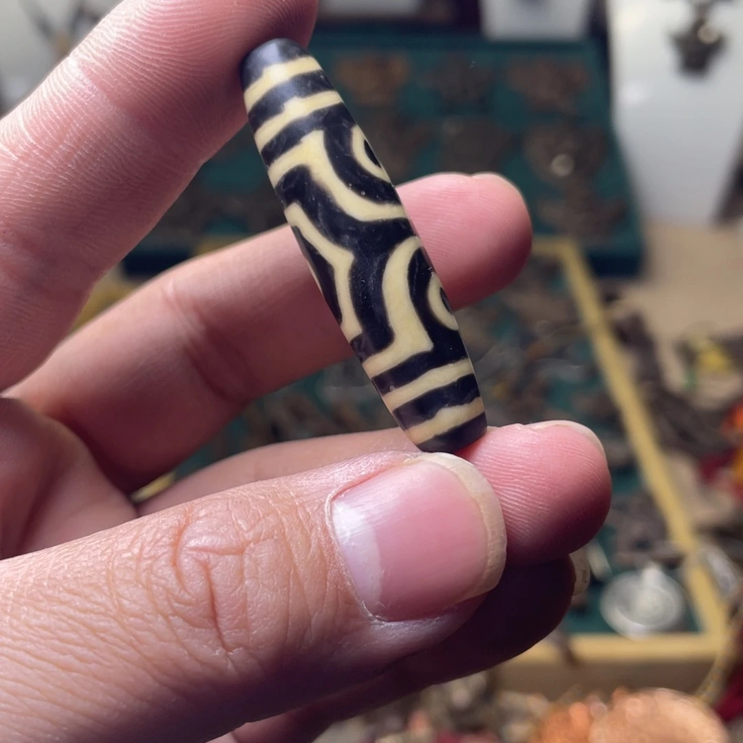 藏传料器天珠三眼