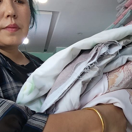 棉高端部的莱西亚，出厂尺寸2.8m，颜色随机，带点小针。
