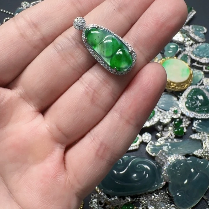 翡翠未镶嵌颈饰天然A货翡翠放漏