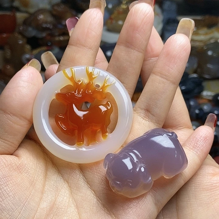 玛瑙/玉髓颈饰未镶嵌龙***龖