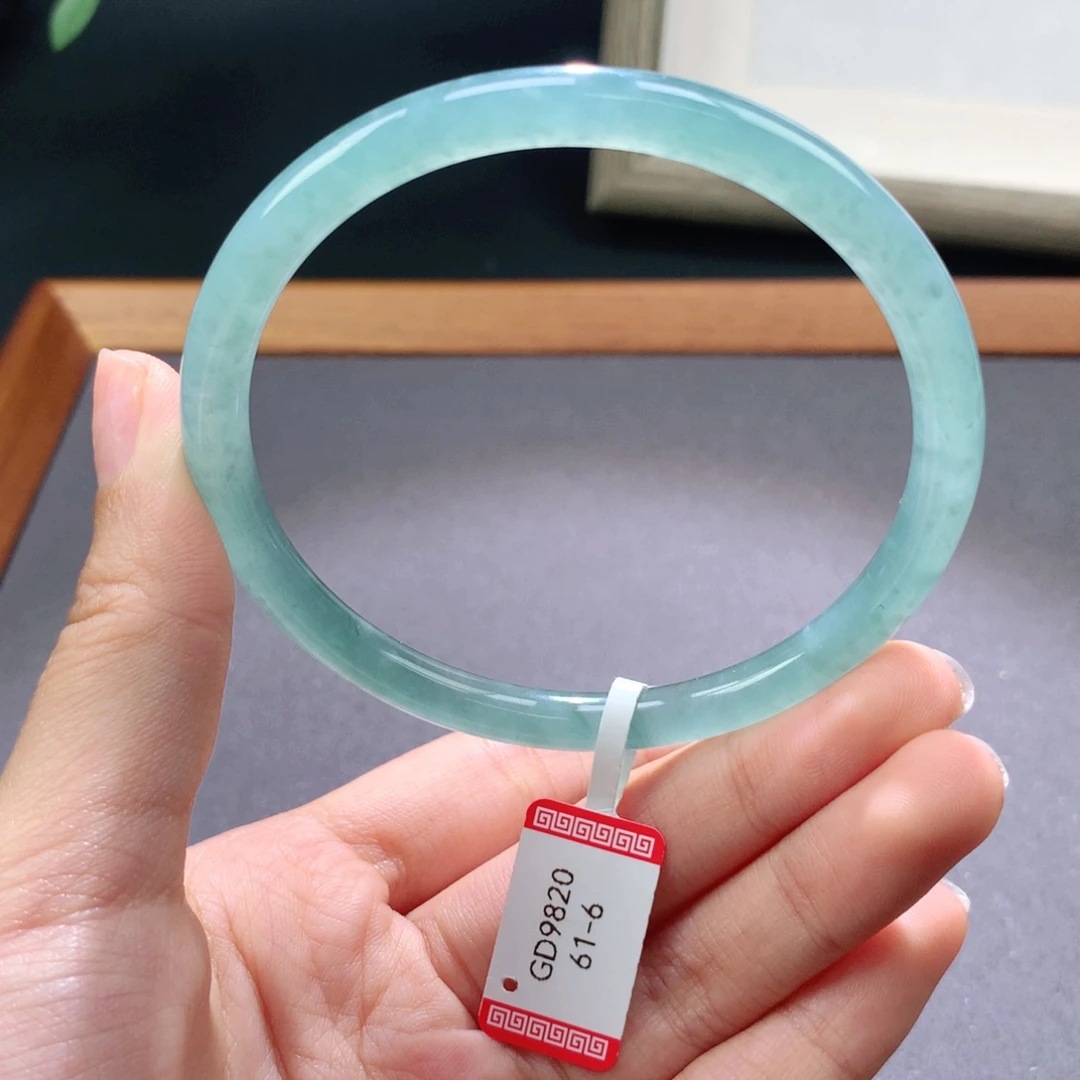 翡翠手镯未镶嵌天然翡翠手镯