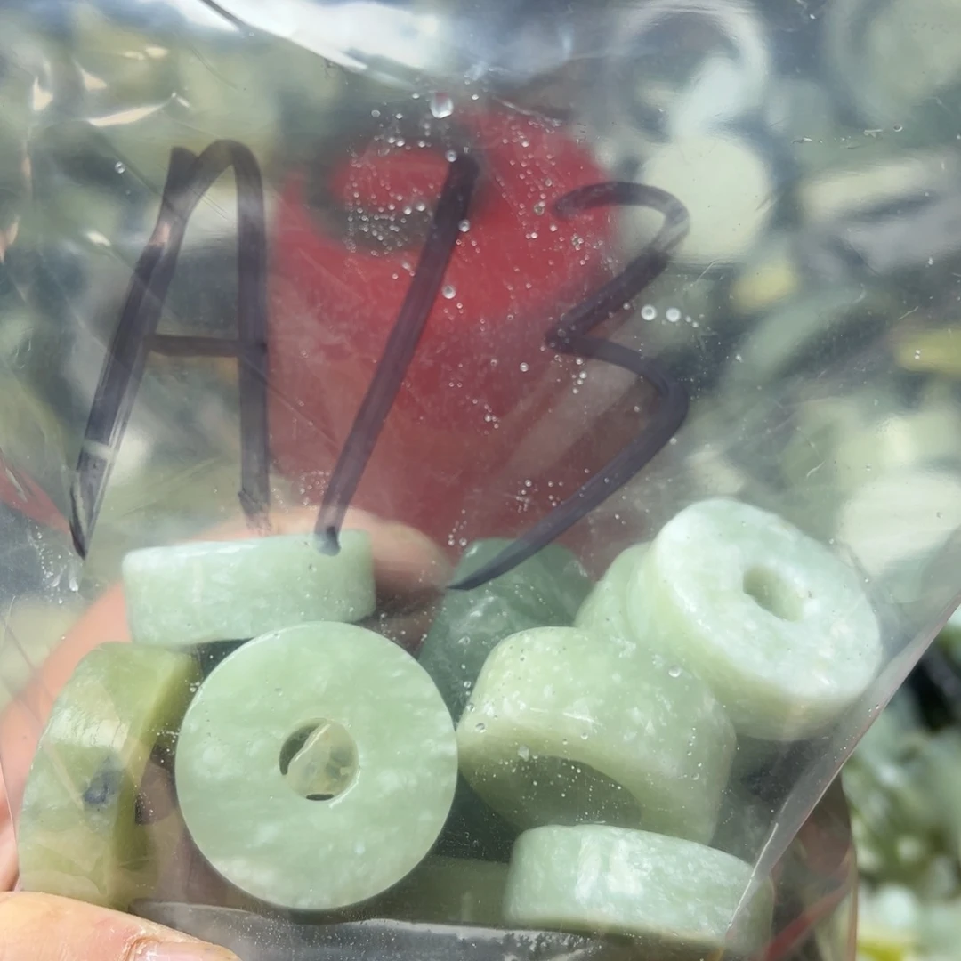 天***场蛇纹石玉未镶嵌岫玉手镯心，平安无事牌