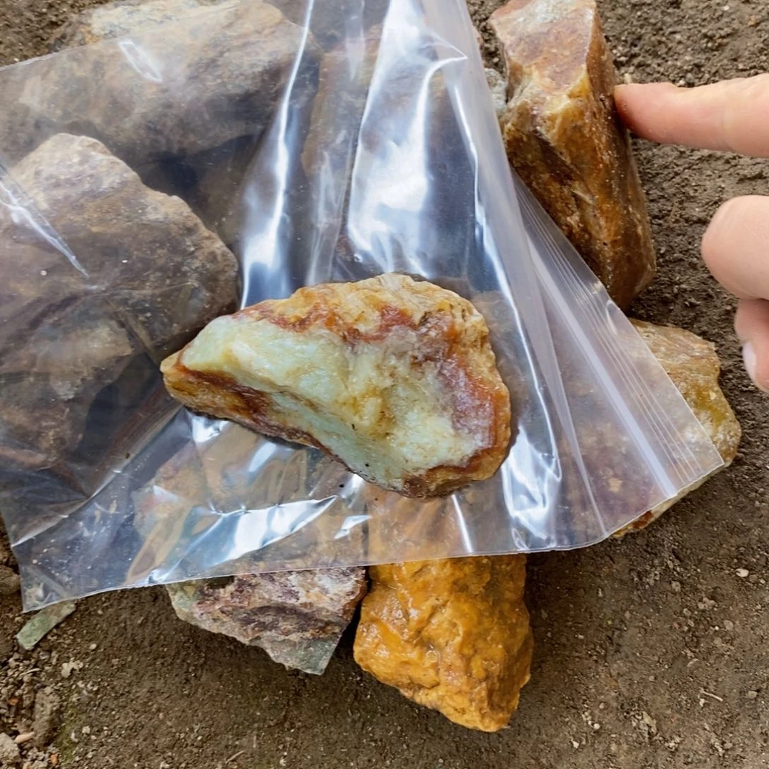 蛇纹石玉未镶嵌原石蓝*