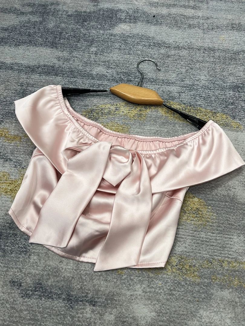 缎面蝴蝶结粉色上衣