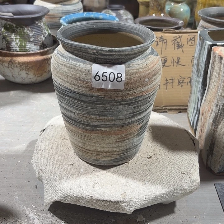 摆件陶高19，口11，有孔，6508