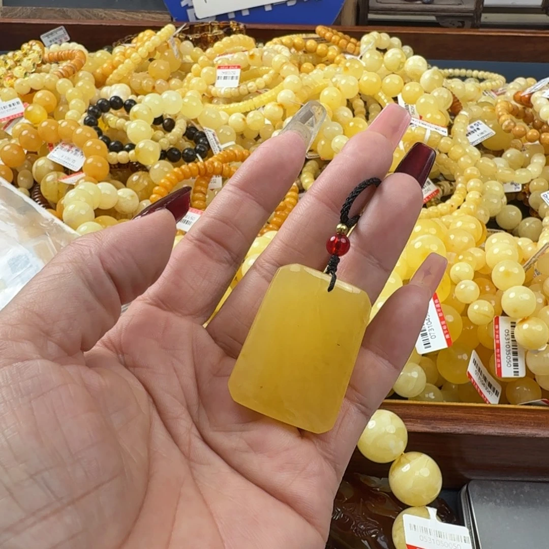 未镶嵌琥珀珠宝奇石