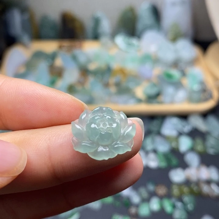 颈饰未镶嵌翡翠莲花