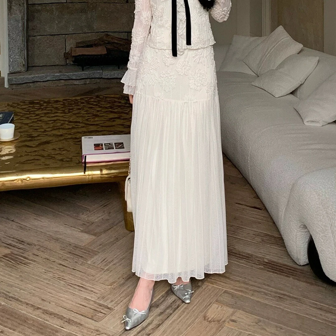 法式温柔高腰设计感绣花半身裙女新款独特漂亮气质显腿长裙子