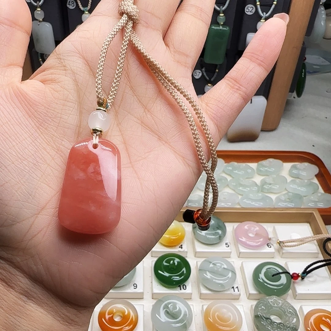 沉***h颈饰未镶嵌石英质玉