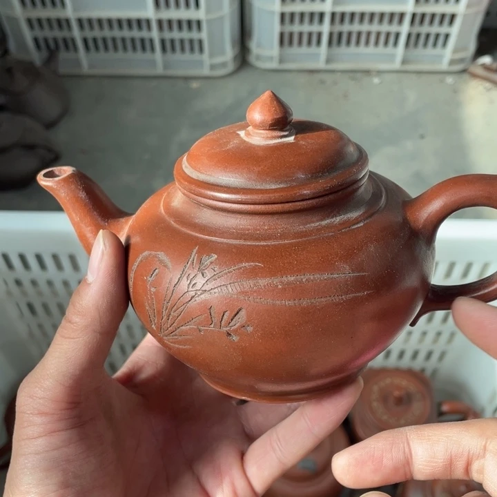 老厂紫砂壶一件。