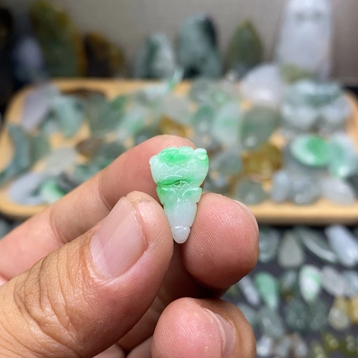 颈饰未镶嵌翡翠白菜