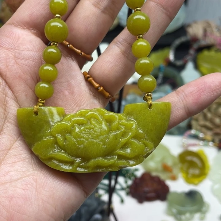蛇纹石玉未镶嵌颈饰