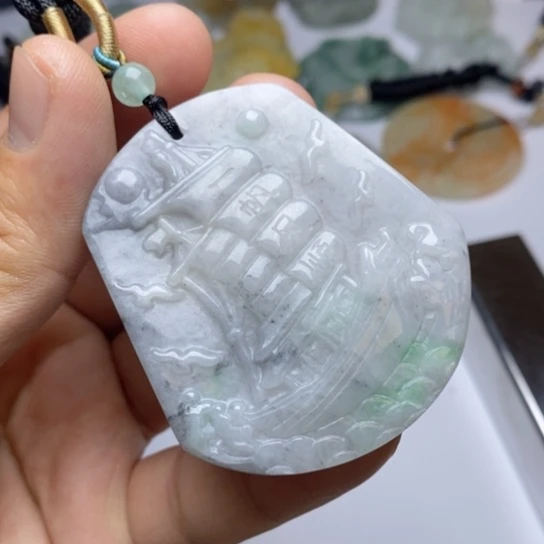 翡翠未镶嵌颈饰翡翠