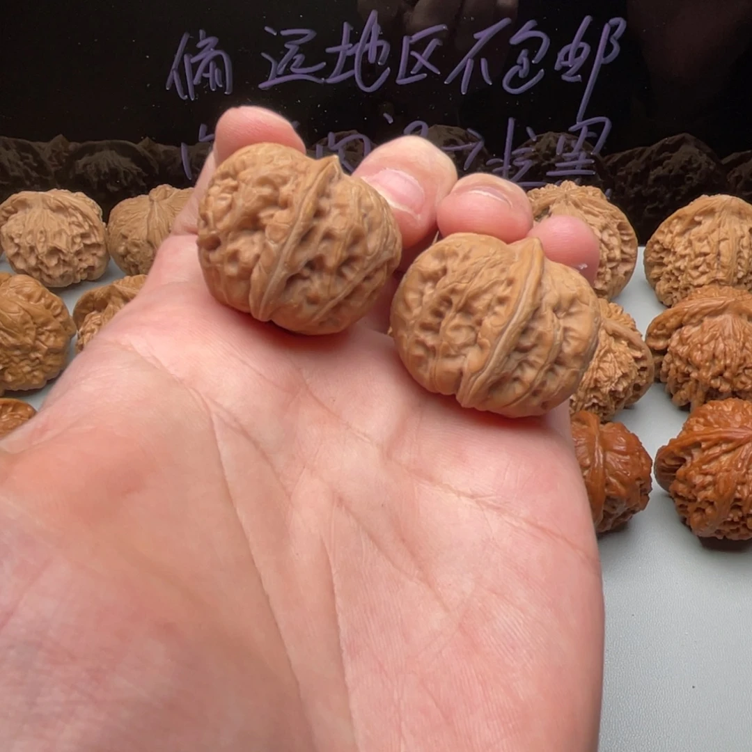 把件核桃32小元宝，有点磕尖