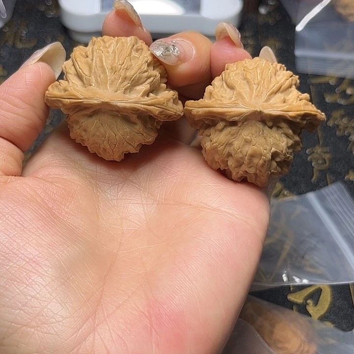 文玩核桃吊坠A*_40宫灯