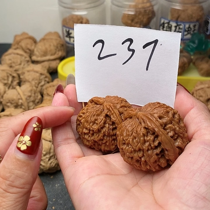 S***/核桃白狮子的眼睛也是