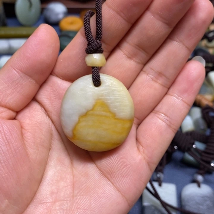 未镶嵌蛇纹石玉颈饰