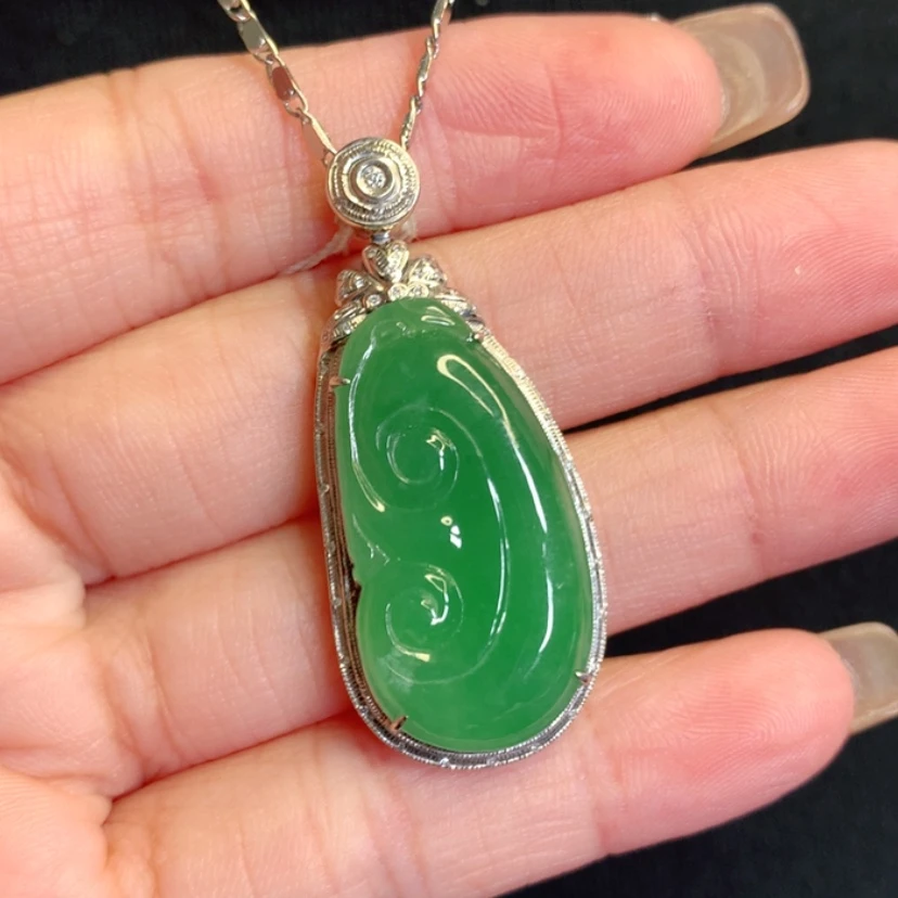 【闪购商品】颈饰18K金镶嵌翡翠如意