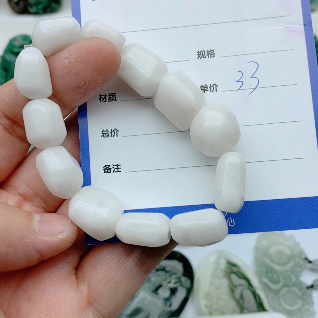 独山玉颈饰未镶嵌南****桌